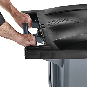 De Vuilnisbak van Rubbermaid Commerciële Producten BRUTE Uitlooptraject Gereden de Containerbakken van de Recyclingsoprijlaan